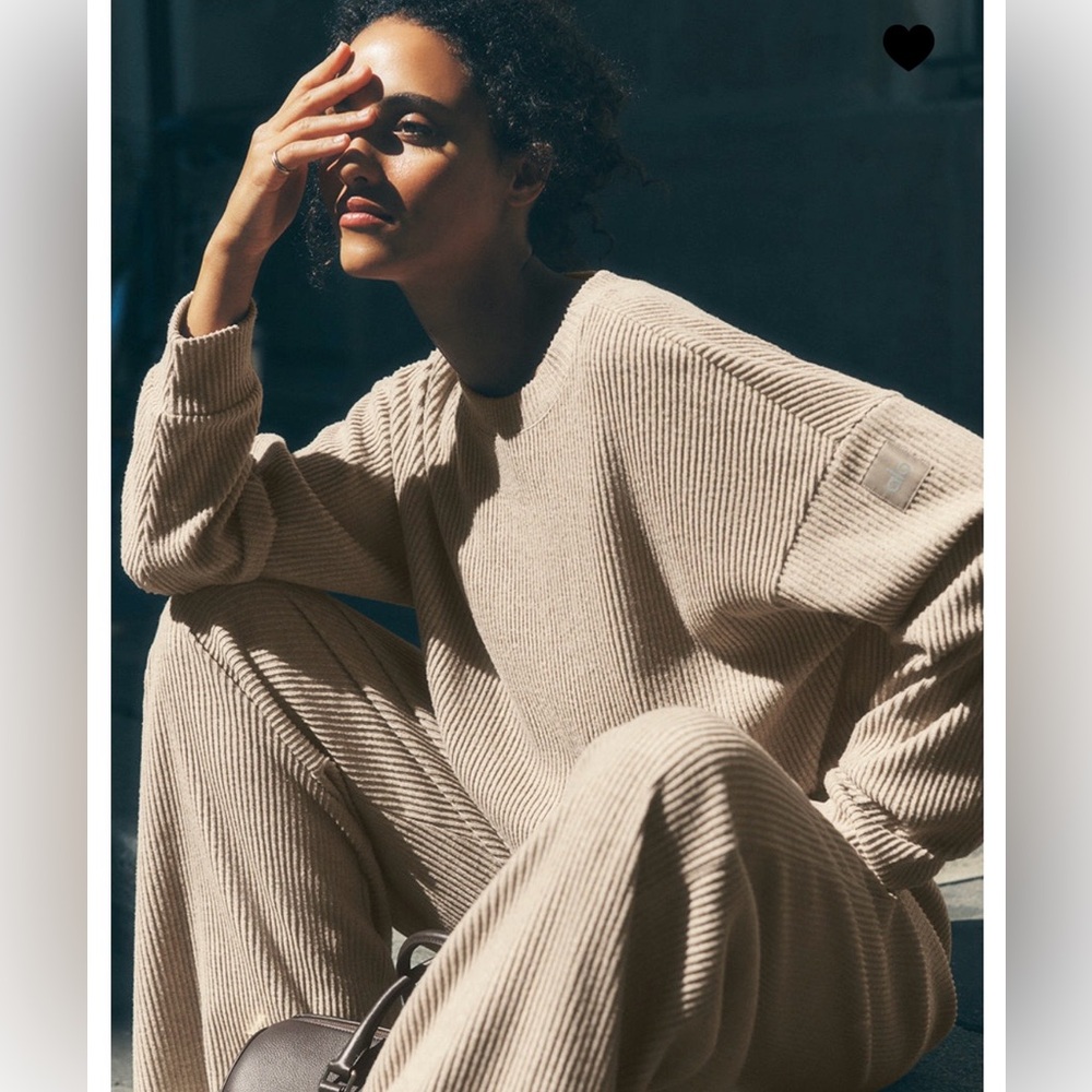 ALO Muse Crew Neck. Gravel Heather